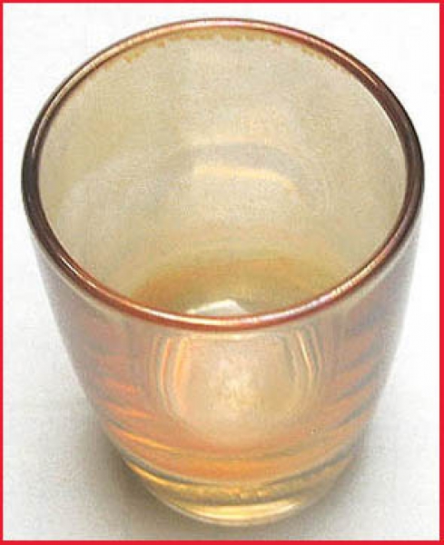 Schnapsglas - aus gelblichem Glas