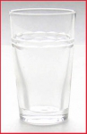 Schnapsglas - aus hellem Glas mit geschliffenen Mustern